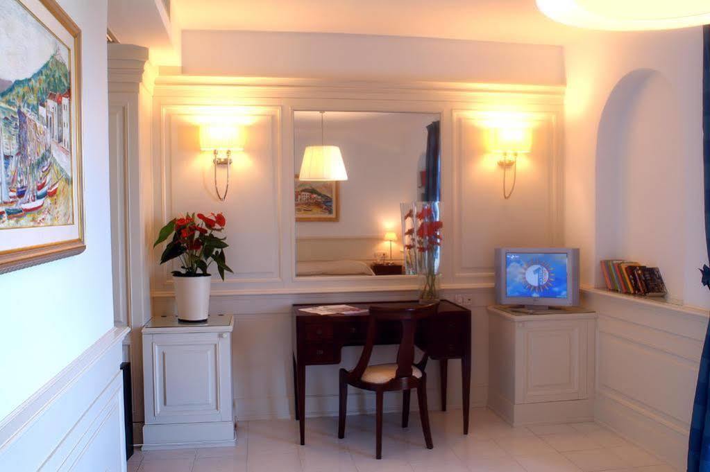 Residenza D'Epoca La Corallina กัสเตลลาบาเต ภายนอก รูปภาพ